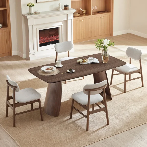 ADOUER WOOD Dining room with a wooden table and chairs